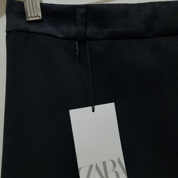 NWT MINI BLACK SKIRT - Picture 4 of 7